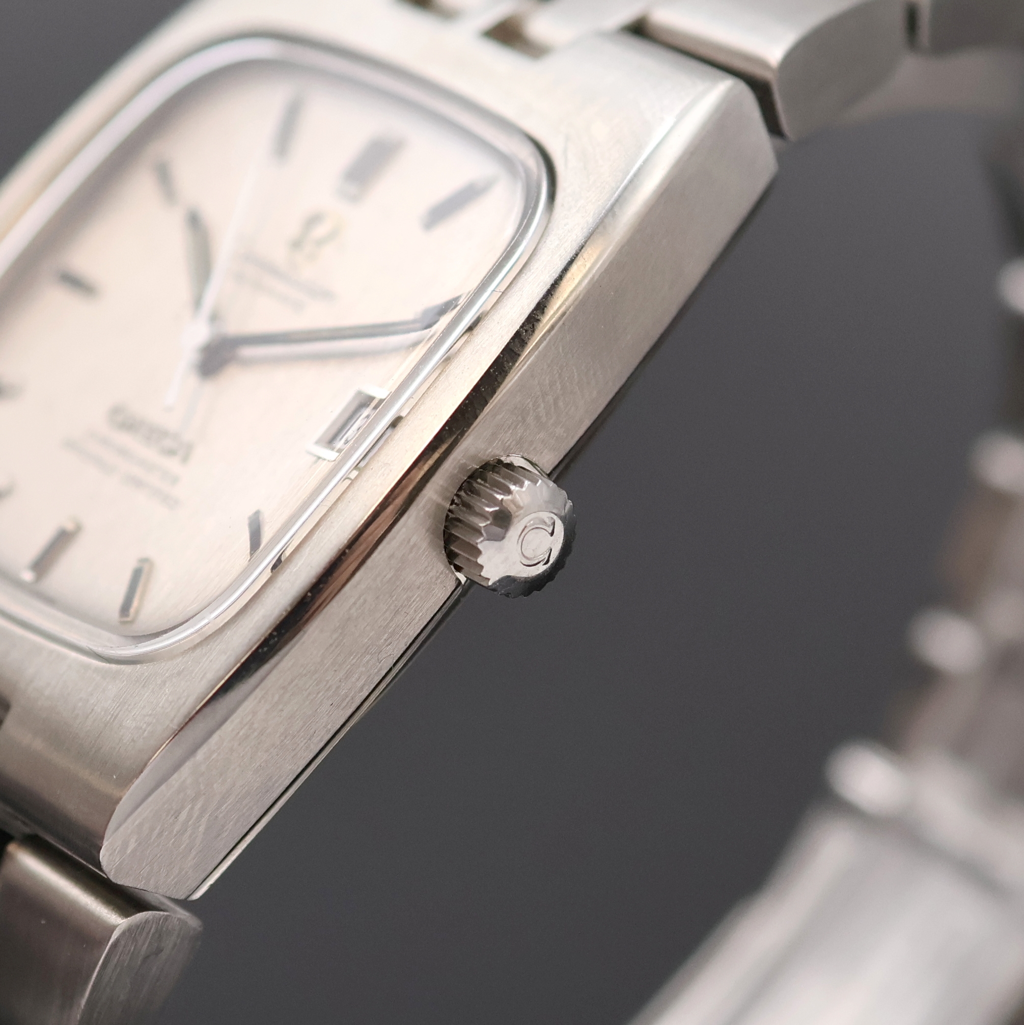 Detail d: OMEGA Constellation Chronometer Referenz 168.047, Schweiz um 1970, Automatik, 4-fach verschr. Edelstahlgeh., integr. orig. Band Ref. 1155/146, Boden ...