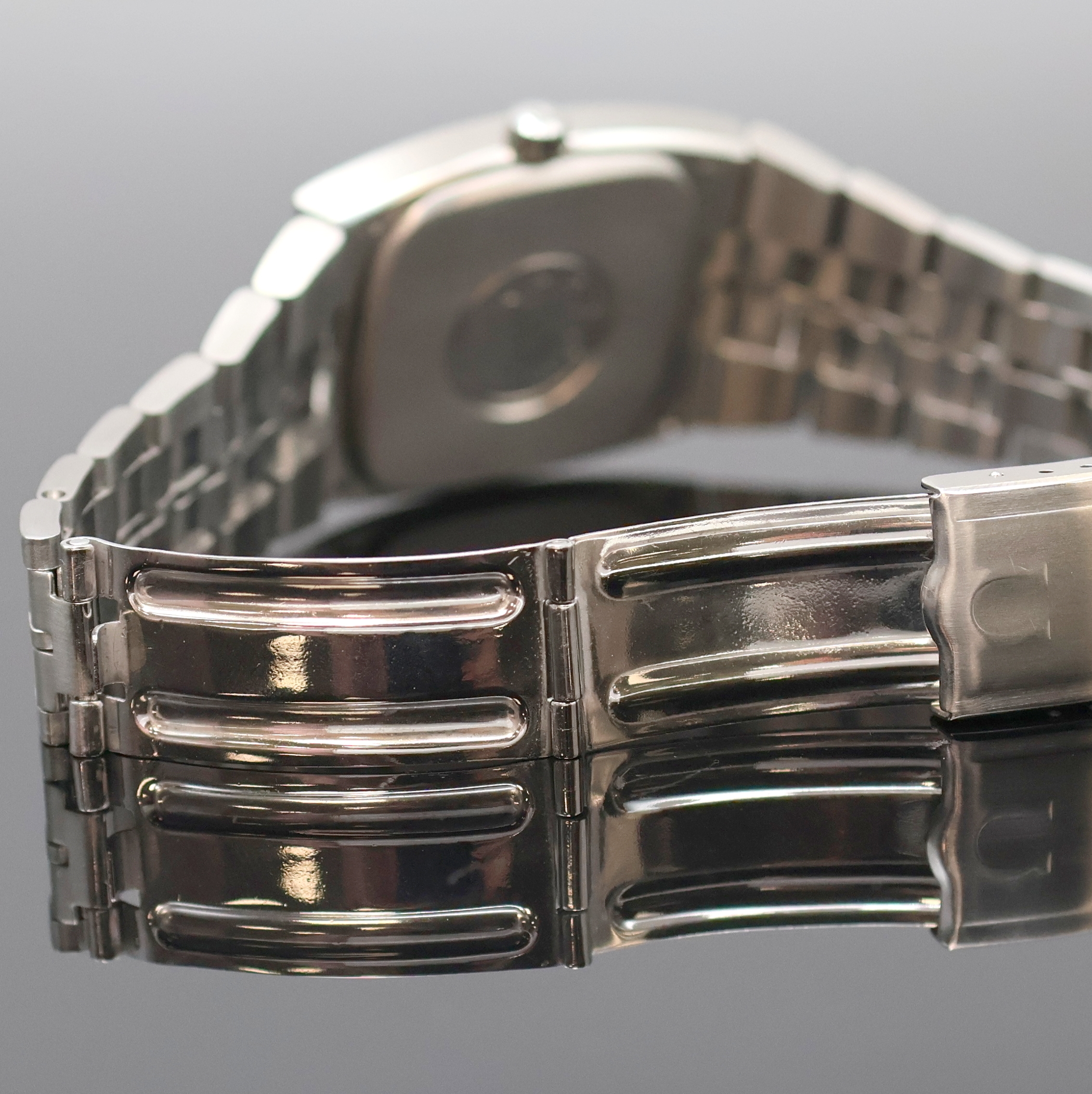 Detail f: OMEGA Constellation Chronometer Referenz 168.047, Schweiz um 1970, Automatik, 4-fach verschr. Edelstahlgeh., integr. orig. Band Ref. 1155/146, Boden ...