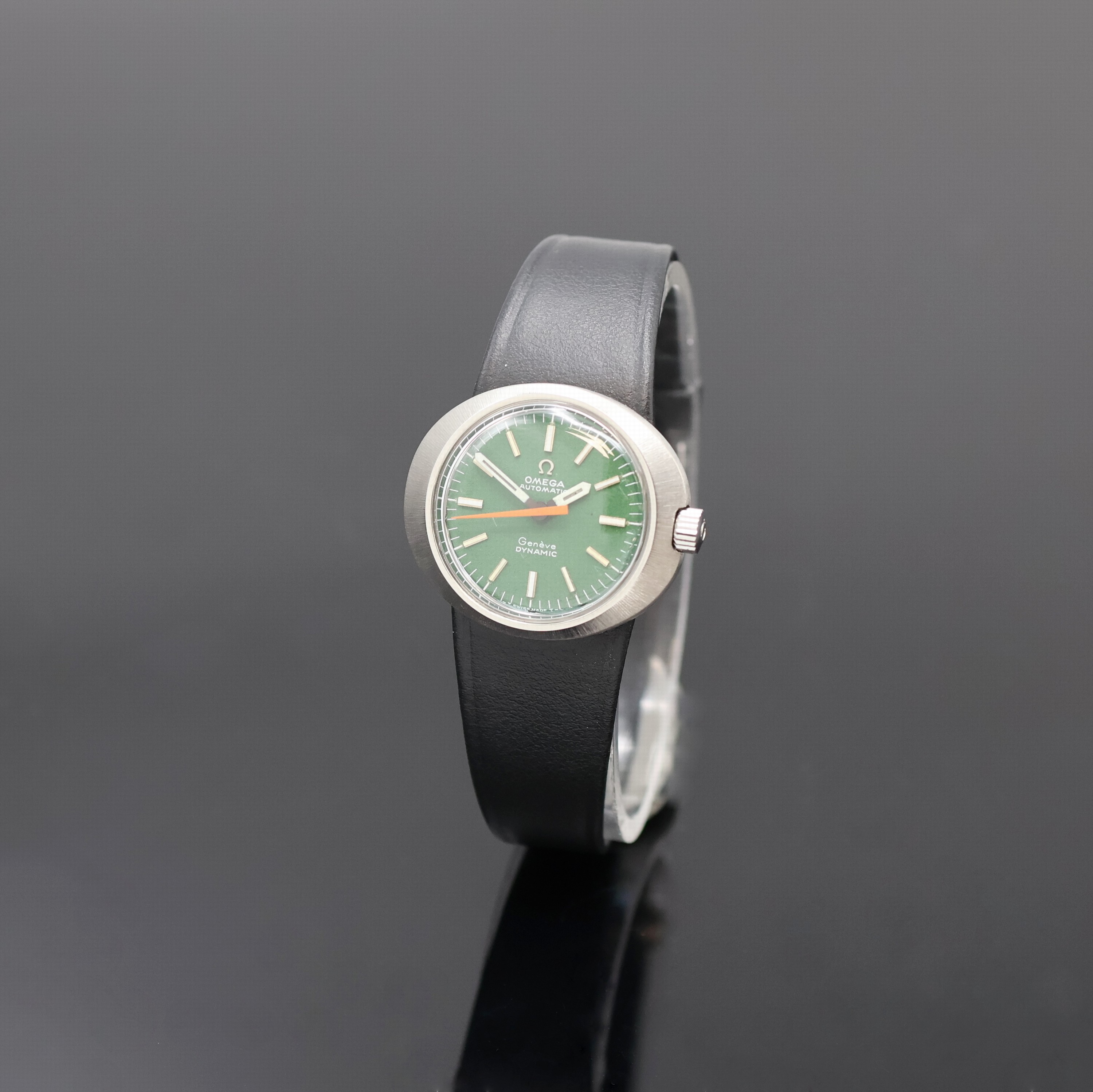 OMEGA Dynamic Damenarmbanduhr in Stahl Referenz 535.015/565.015, Schweiz um 1970, Automatik, Monocoque-Geh. m. Lederband u. Dornschl., grünes ...