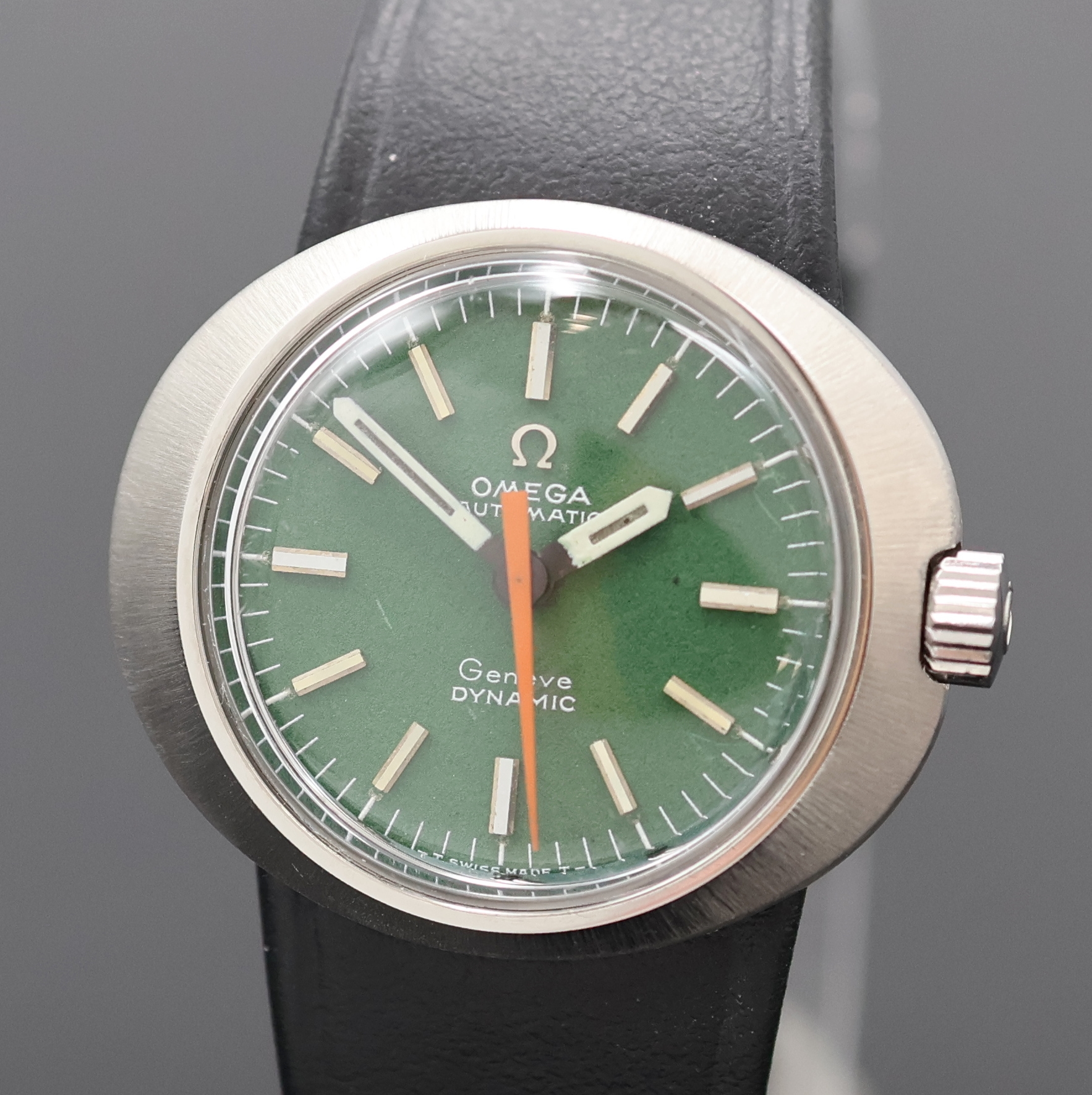 Detail b: OMEGA Dynamic Damenarmbanduhr in Stahl Referenz 535.015/565.015, Schweiz um 1970, Automatik, Monocoque-Geh. m. Lederband u. Dornschl., grünes ...