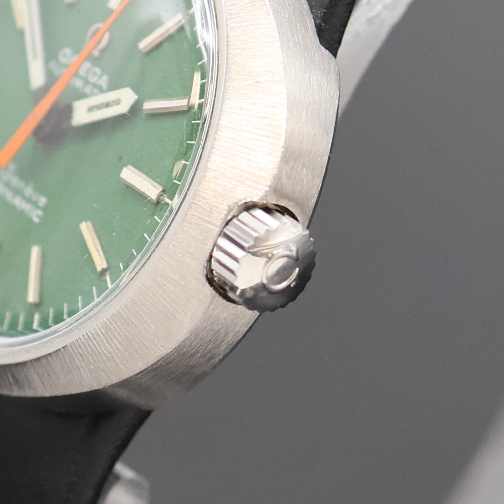 Detail c: OMEGA Dynamic Damenarmbanduhr in Stahl Referenz 535.015/565.015, Schweiz um 1970, Automatik, Monocoque-Geh. m. Lederband u. Dornschl., grünes ...
