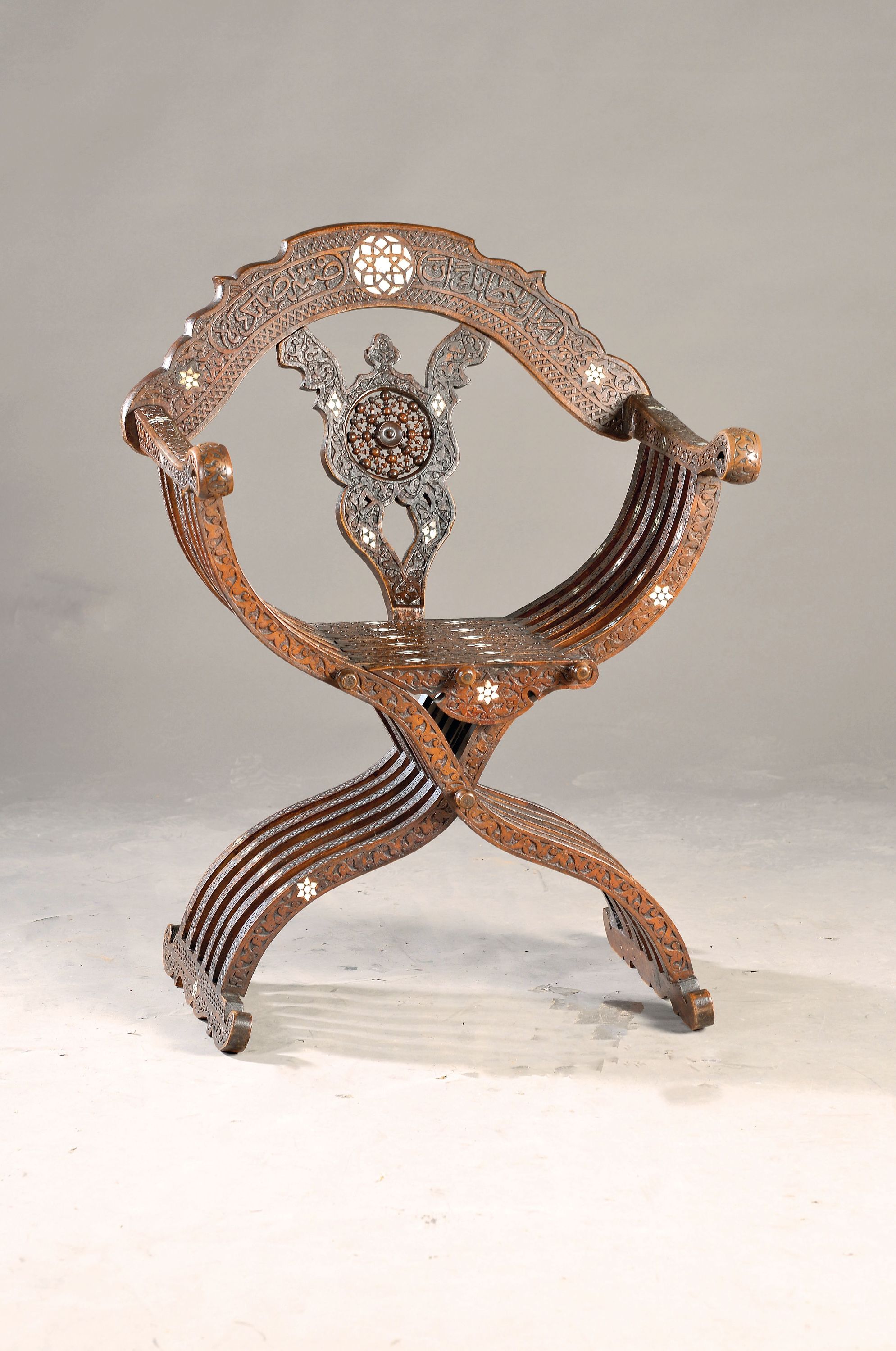 Image 27054571 - Scherenstuhl, Syrien, 20.Jh., Hartholz geschnitzt, Perlmutteinlagen, reiche ...