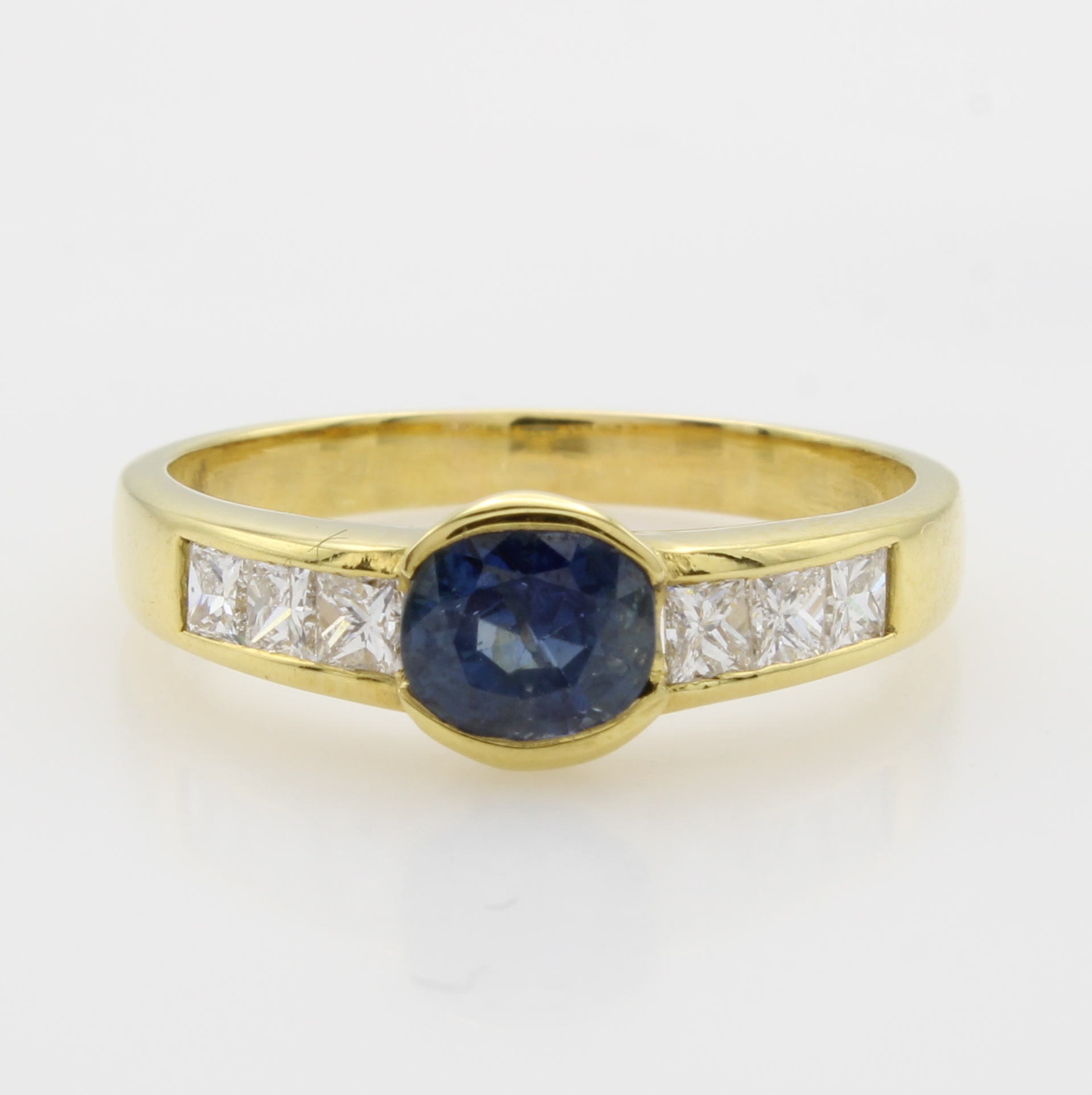 Image 27054573 - Ring mit Saphir und Diamanten, GG 750/000, ovaler Saphir ca. 1 ct, Diam. im Princess-Cut ...