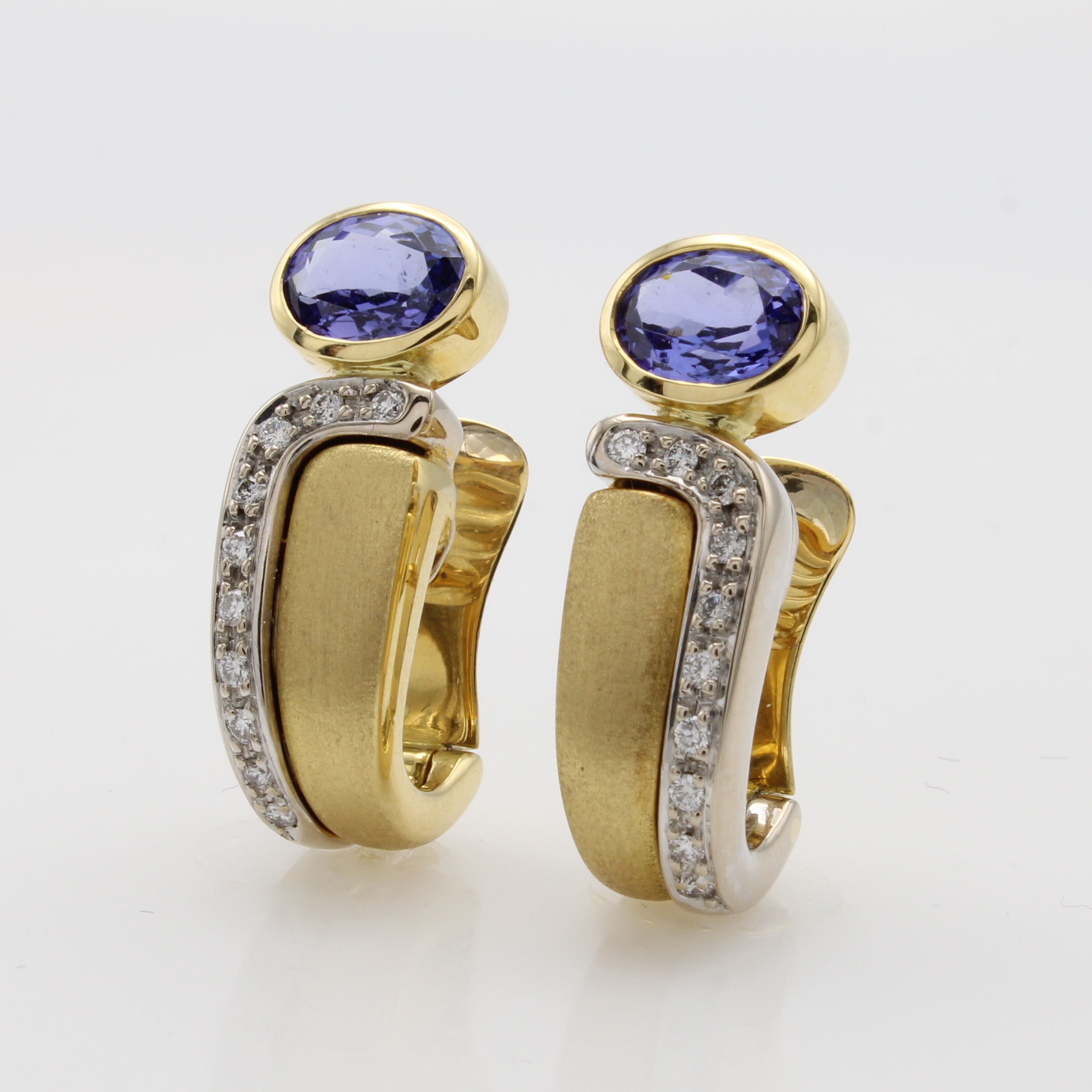 Image 27054581 - Paar Steckcreolen mit Tansaniten und Brillanten, GG 585/000, z.T. matt., 2 ovale ...