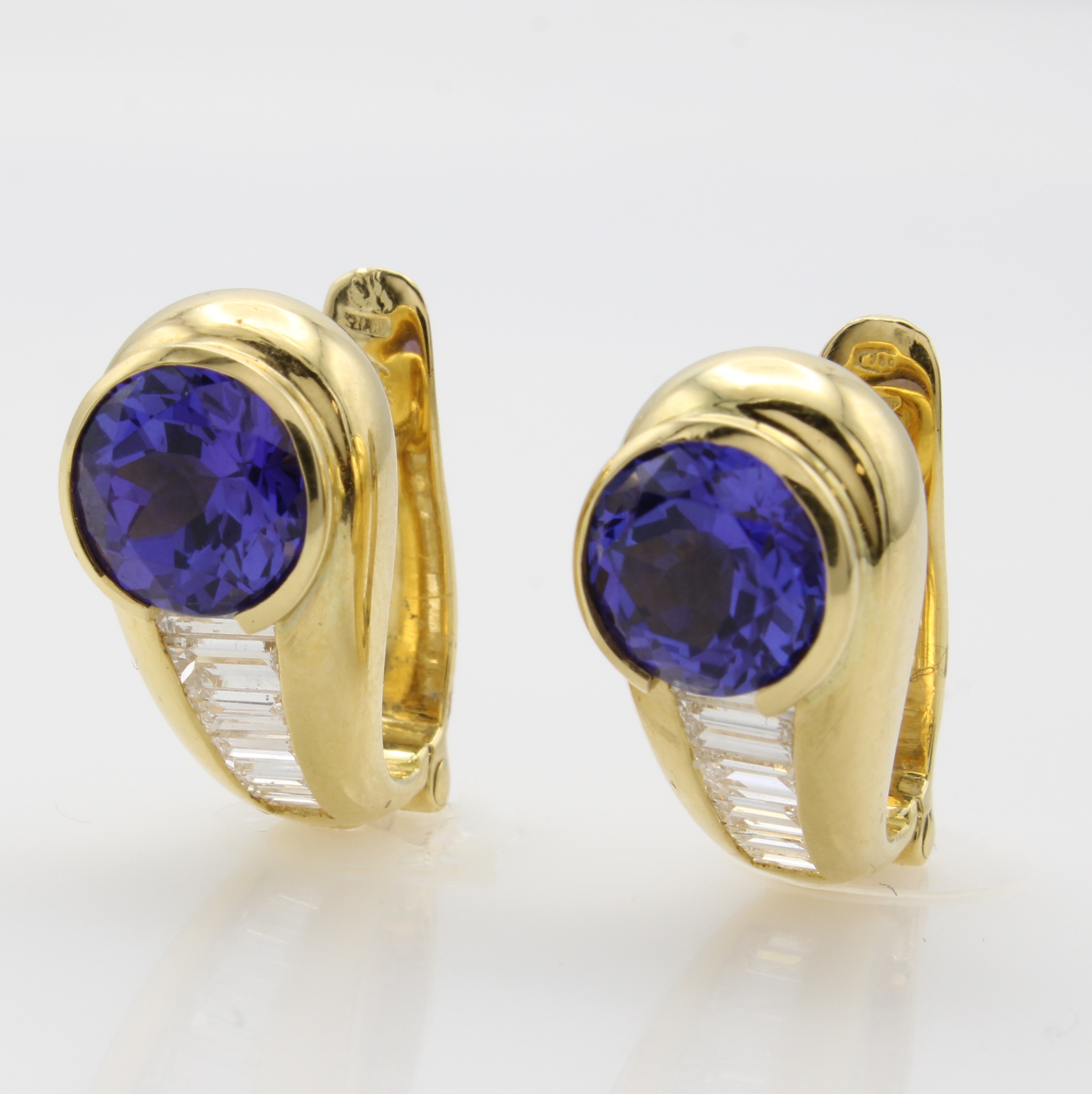 Image 27054586 - Paar Steckcreolen mit Tansaniten und Diamanten, GG 750/000, 2 runde Tansanite zus. ca. ...