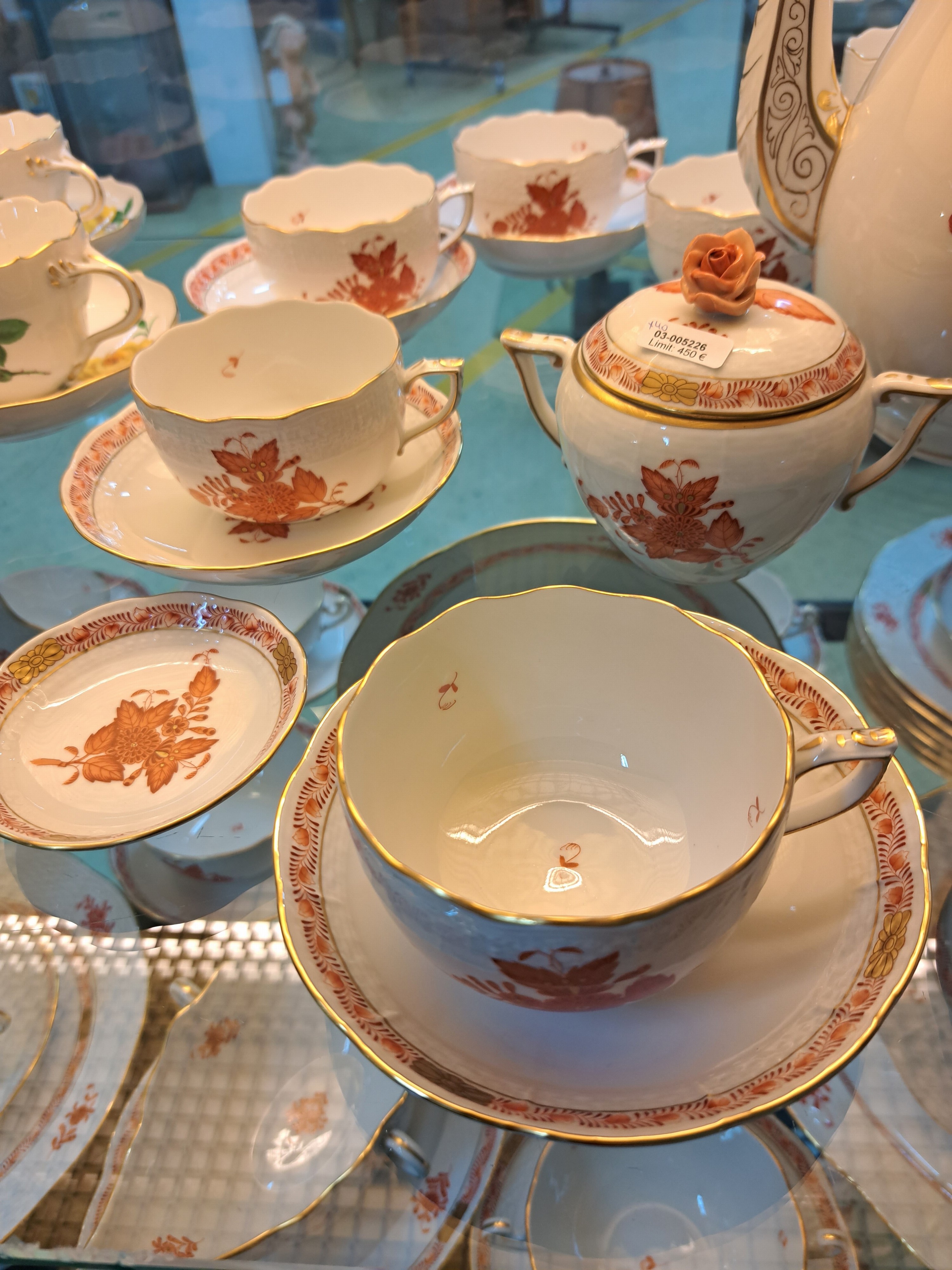 Detail c: Kaffeeservice, Herend Ungarn, Dekor Apponiy eisenrot, Kanne, Zuckerdose, Milchkännchen, 12 Tassen mit Untertassen, 12 Kuchenteller