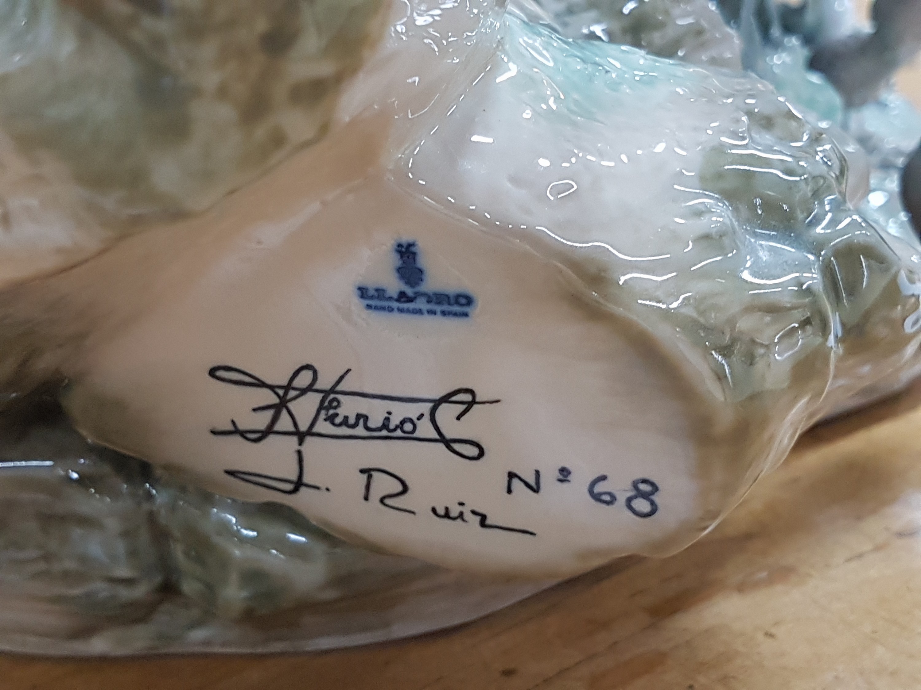 Detail g: Sehr große Porzellanfigurengruppe, Lladro Spanien, Entw. Salvador Furio von 1978, No. 68 von 750 Exemplaren, vollplastisch gearbeitet, Hirsch mit 4 ...