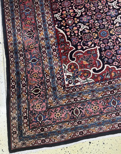 27054509b - Bidjar Kork alt, Persien, Mitte 20.Jhd, Wolle auf Baumwolle, ca. 382 x 266 cm, ...