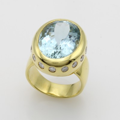 27054513b - Ring mit Aquamarin und Brillanten, GG 585/000, ovaler Aquam. ca. 12.51 ct, Brill. ...