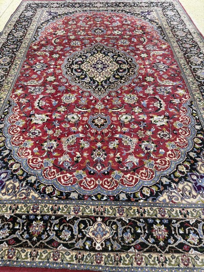 27054521f - Mesched, Persien, Ende 20.Jhd, Wolle mit Seide, ca. 353 x 247 cm, EHZ: 2 Schätzpreis: ...