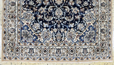 27054526c - Nain fein(9 La), Persien, Mitte 20.Jhd, Korkwolle mit Seide, ca. 192 x 120 cm, ca. ...