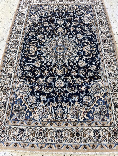 27054526d - Nain fein(9 La), Persien, Mitte 20.Jhd, Korkwolle mit Seide, ca. 192 x 120 cm, ca. ...