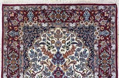 27054528a - Esfahan fein, Persien, Ende 20.Jhd, Korkwolle mit und auf Seide, ca. 167 x 108 cm,ca. ...