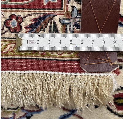 27054531e - Esfahan fein, Persien, Ende 20.Jhd, Korkwolle auf Seide, ca. 163 x 111 cm, ca. 1,0Mio. ...