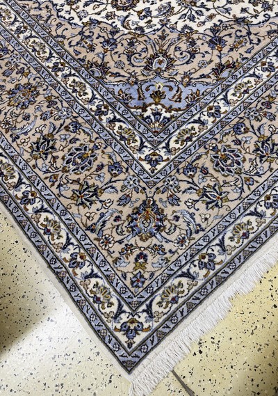 27054535b - Keschan, Persien, Ende 20.Jhd, Wolle auf Baumwolle, ca. 400 x 300 cm, Mottenfraß am ...