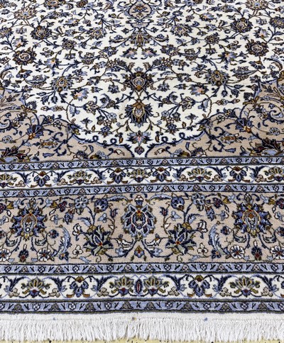 27054535c - Keschan, Persien, Ende 20.Jhd, Wolle auf Baumwolle, ca. 400 x 300 cm, Mottenfraß am ...