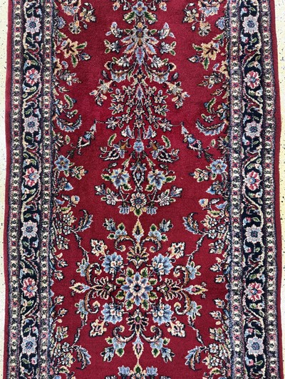 27054536b - Kerman fein, Persien, Mitte 20.Jhd, Wolle auf Baumwolle, ca. 405 x 89 cm, EHZ: 2 ...