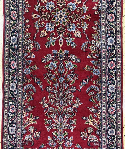 27054536c - Kerman fein, Persien, Mitte 20.Jhd, Wolle auf Baumwolle, ca. 405 x 89 cm, EHZ: 2 ...