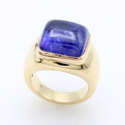 27054558a - Ring mit Tansanit, GG 750/000, carréef. Tansanitcabochon ca. 18.11 ct, RW ca. 55 ...