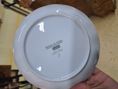 27054561f - Fischservice, Giraud Limoges, Porzellan mit Wellendekor am Rand, blauer Fischdekor, ...