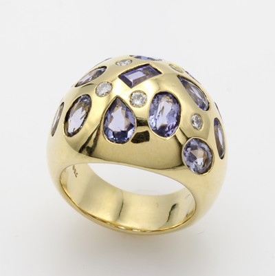 27054564a - Ring mit Tansaniten und Brillanten, GG 750/ 000, Tansanite in versch. Schliffarten zus. ...