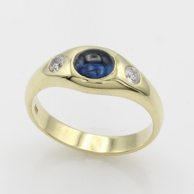 27054569a - Ring mit Saphir und Brillanten, GG 585/000, Saphircabochon ca. 1.6 ct, 2 Brill. zus. ca. ...