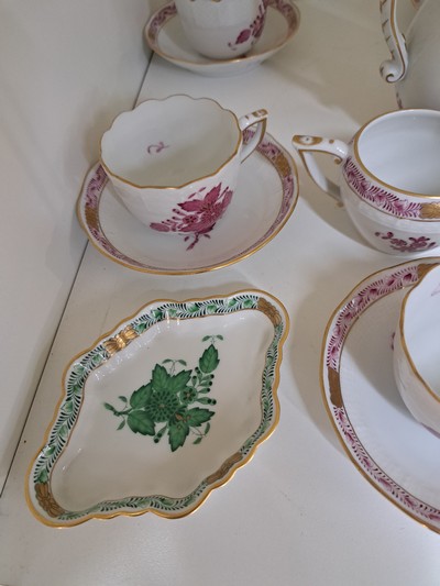 27054570b - Mokkaservice, Herend Ungarn, Apponiy purpur, Kännchen, Zuckerdose, Sahnegießer, 6 ...