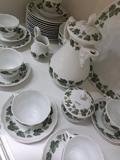 27054580d - Kaffeeservice, Hutschenreuther, 20. Jh., Weinlaubdekor, Kanne, Zuckerdose, ...