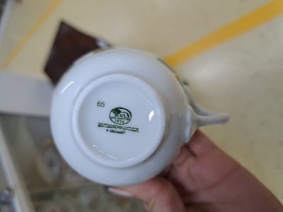 27054580g - Kaffeeservice, Hutschenreuther, 20. Jh., Weinlaubdekor, Kanne, Zuckerdose, ...