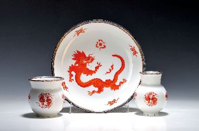 Image 3 Teile Porzellan Meissen mit 835er Silber- Rändern, Dekor eisenroter Mingdrache, ...