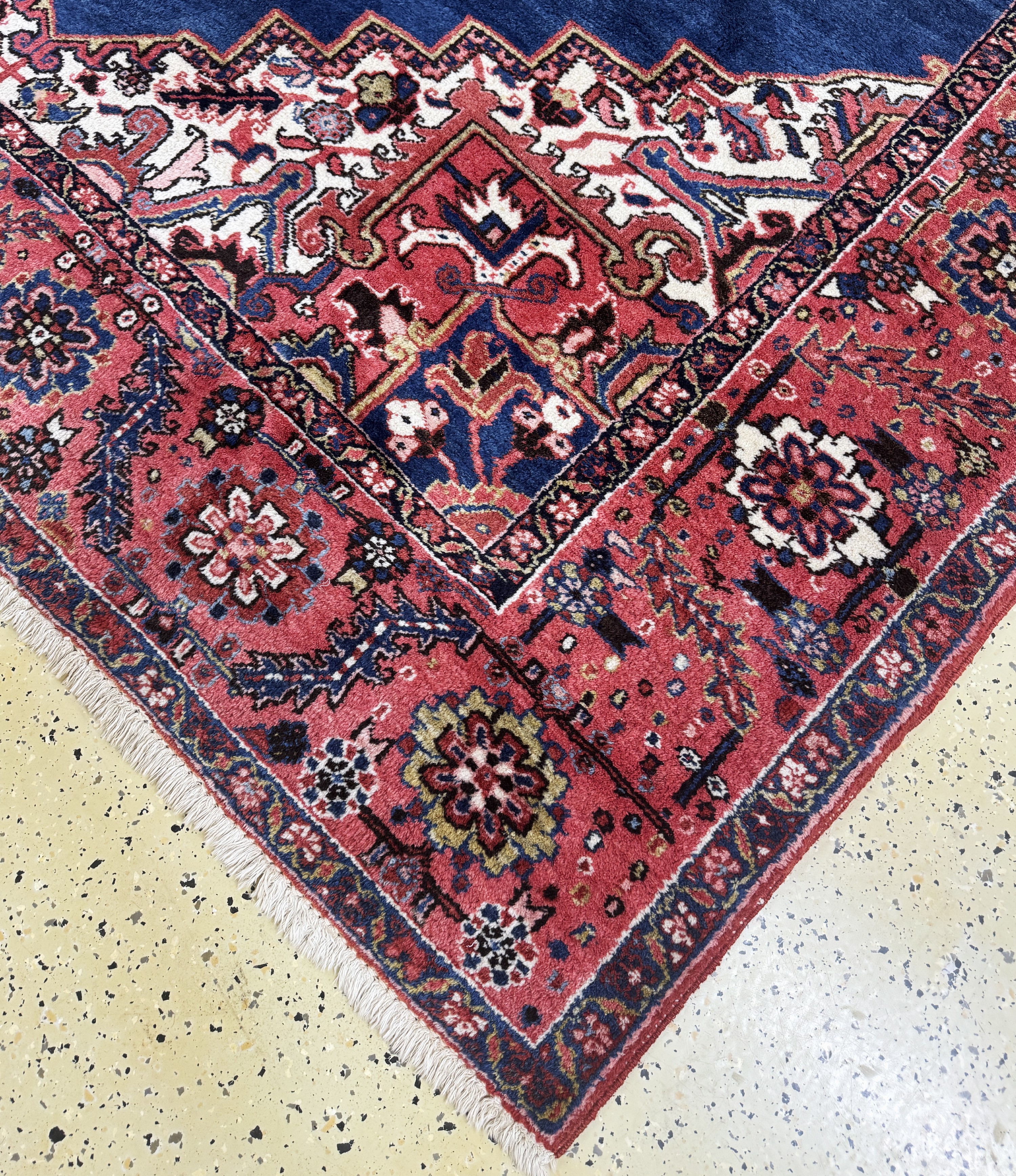 Detail a: Heriz, Persien, Mitte 20.Jhd, Wolle auf Baumwolle, ca. 345 x 255 cm, EHZ: 1-2