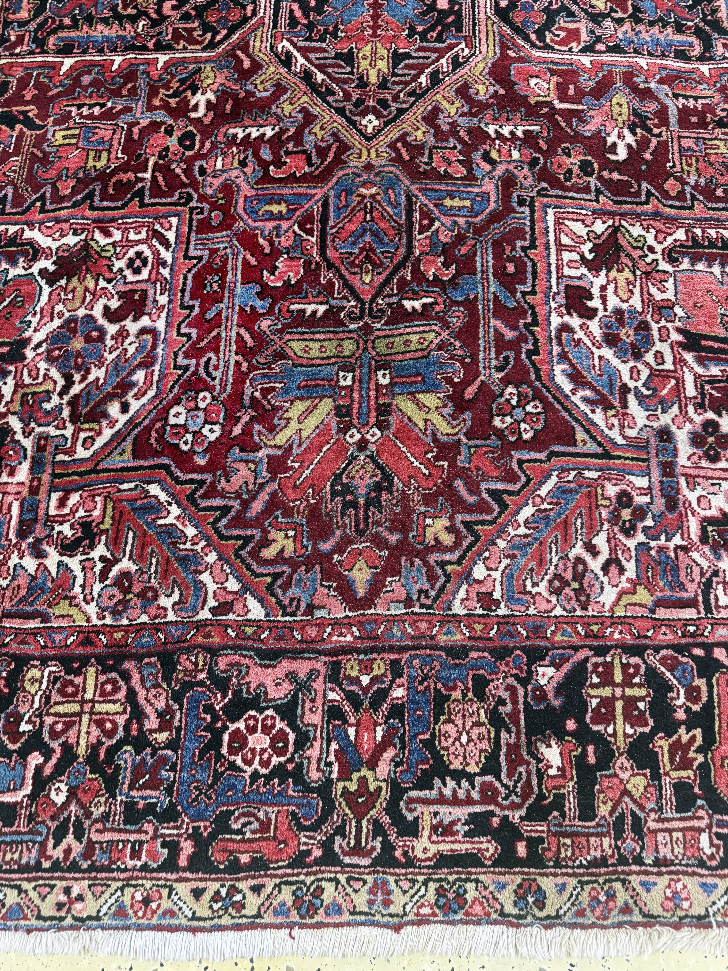Detail b: Heriz, Persien, Mitte 20.Jhd, Wolle auf Baumwolle, ca. 365 x 255 cm, EHZ: 2