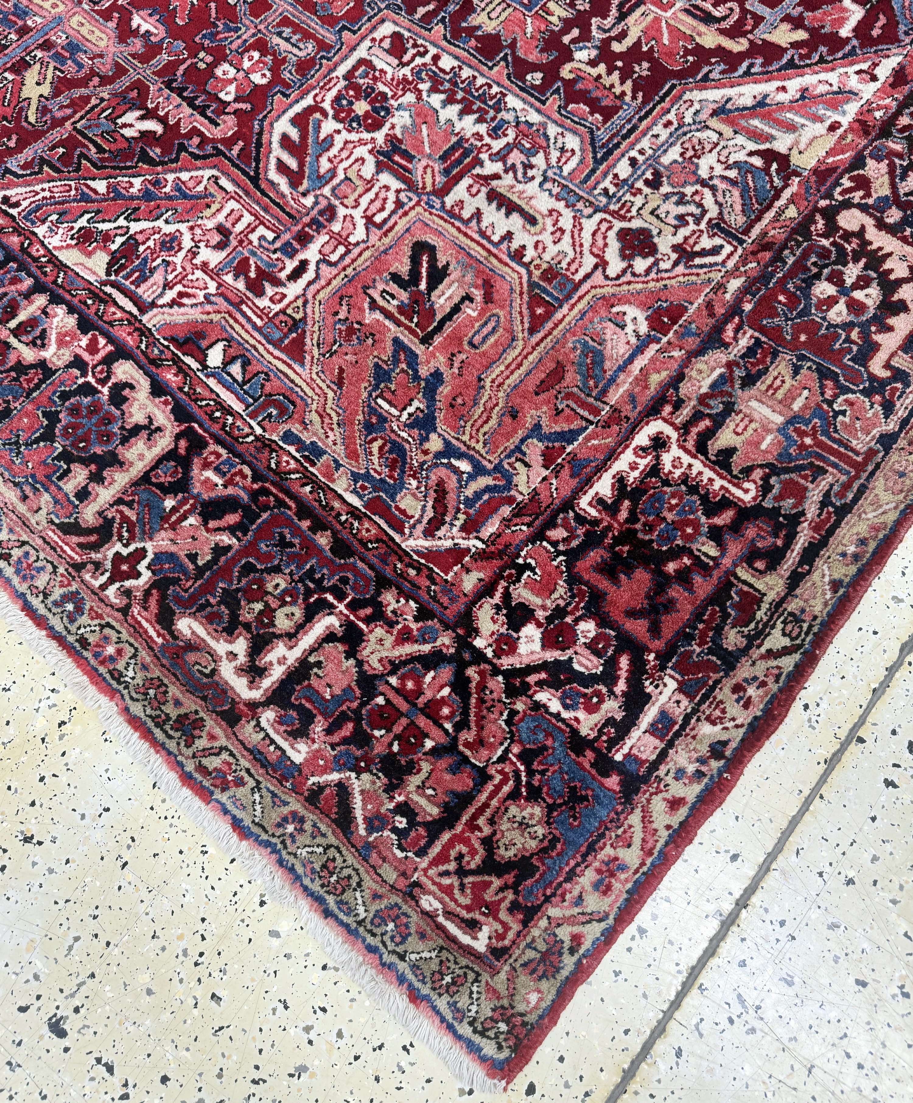 Detail e: Heriz, Persien, Mitte 20.Jhd, Wolle auf Baumwolle, ca. 365 x 255 cm, EHZ: 2