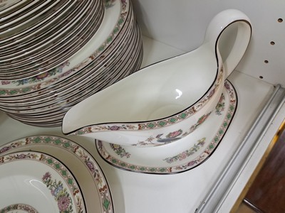 27054601e - Speiseservice, Wedgwood England, Modell Kutani, 14 flache Teller, 14 tiefe Teller, 14 ...