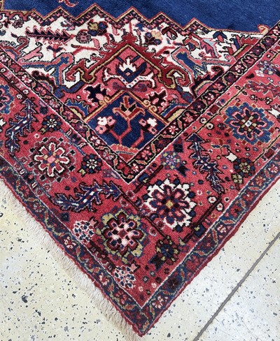 27054642f - Heriz, Persien, Mitte 20.Jhd, Wolle auf Baumwolle, ca. 345 x 255 cm, EHZ: 1-2 ...