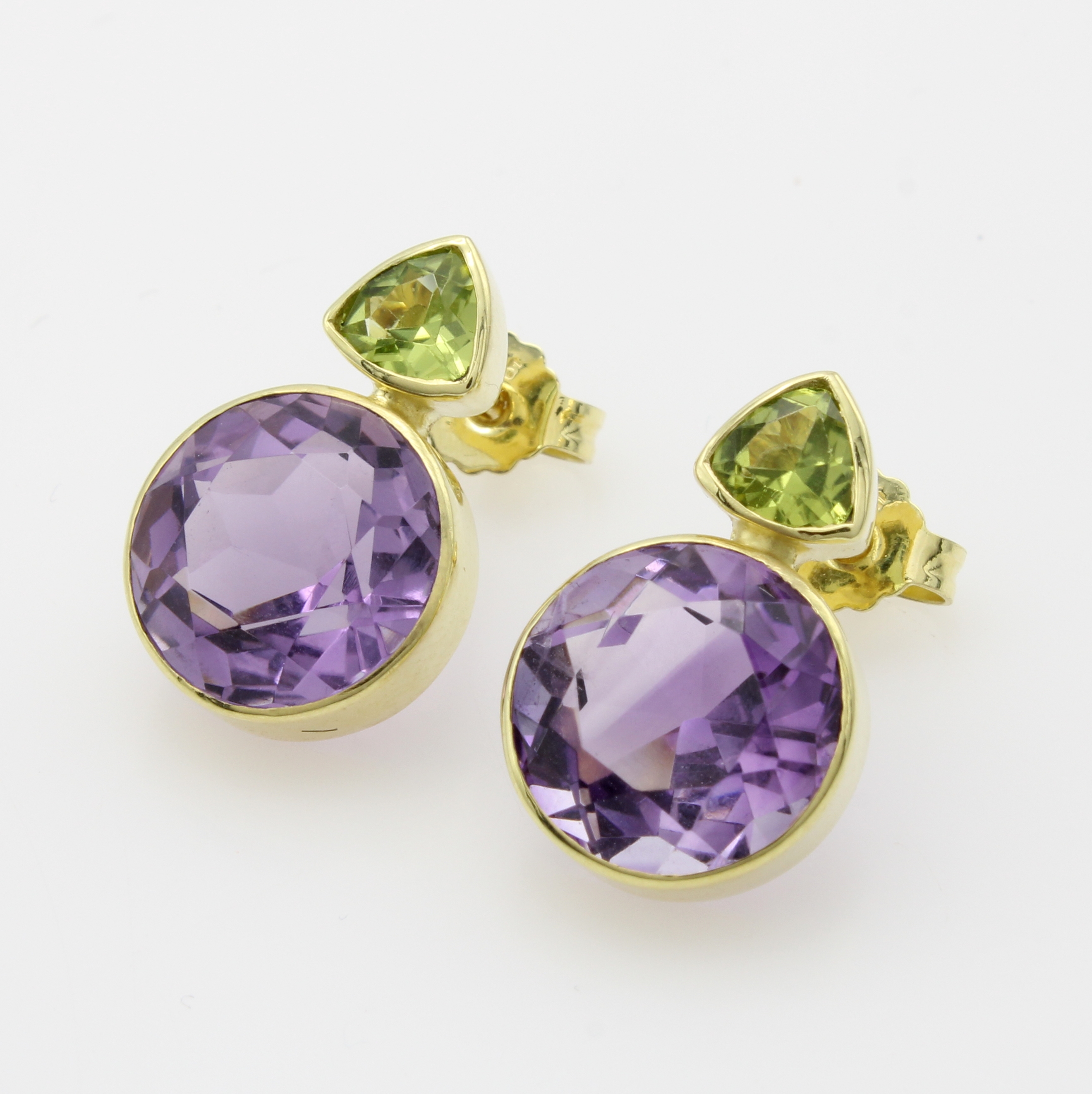 Image 27054726 - Paar Ohrstecker mit Farbsteinen, GG 585/000, 2 runde Amethyste zus. ca. 8.9 ct, 2 ...