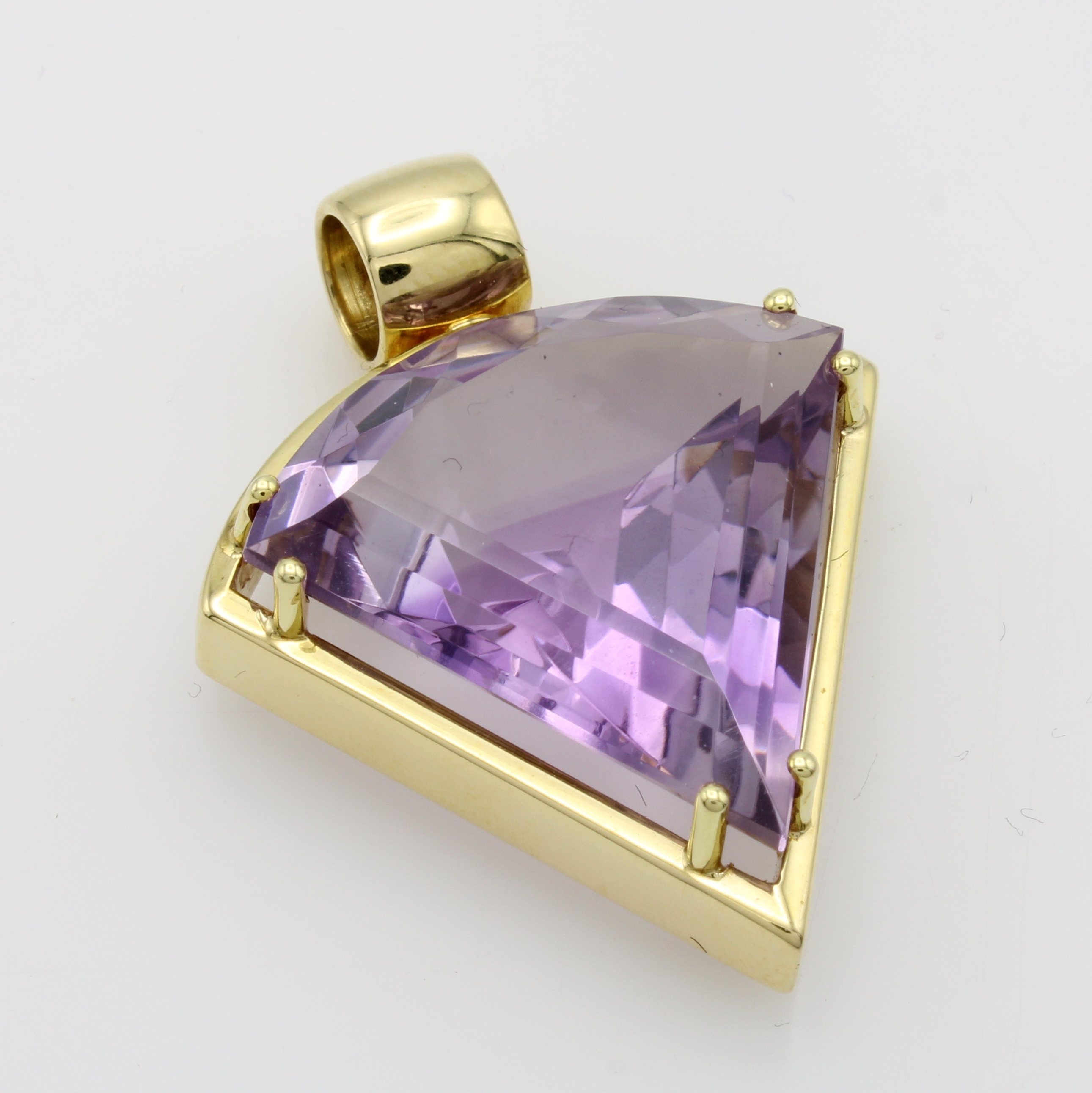 Image 27054729 - Anhänger mit Amethyst, GG 585/000, dreieckiger Amethyst ca. 31 ct, Krappenfassung ...