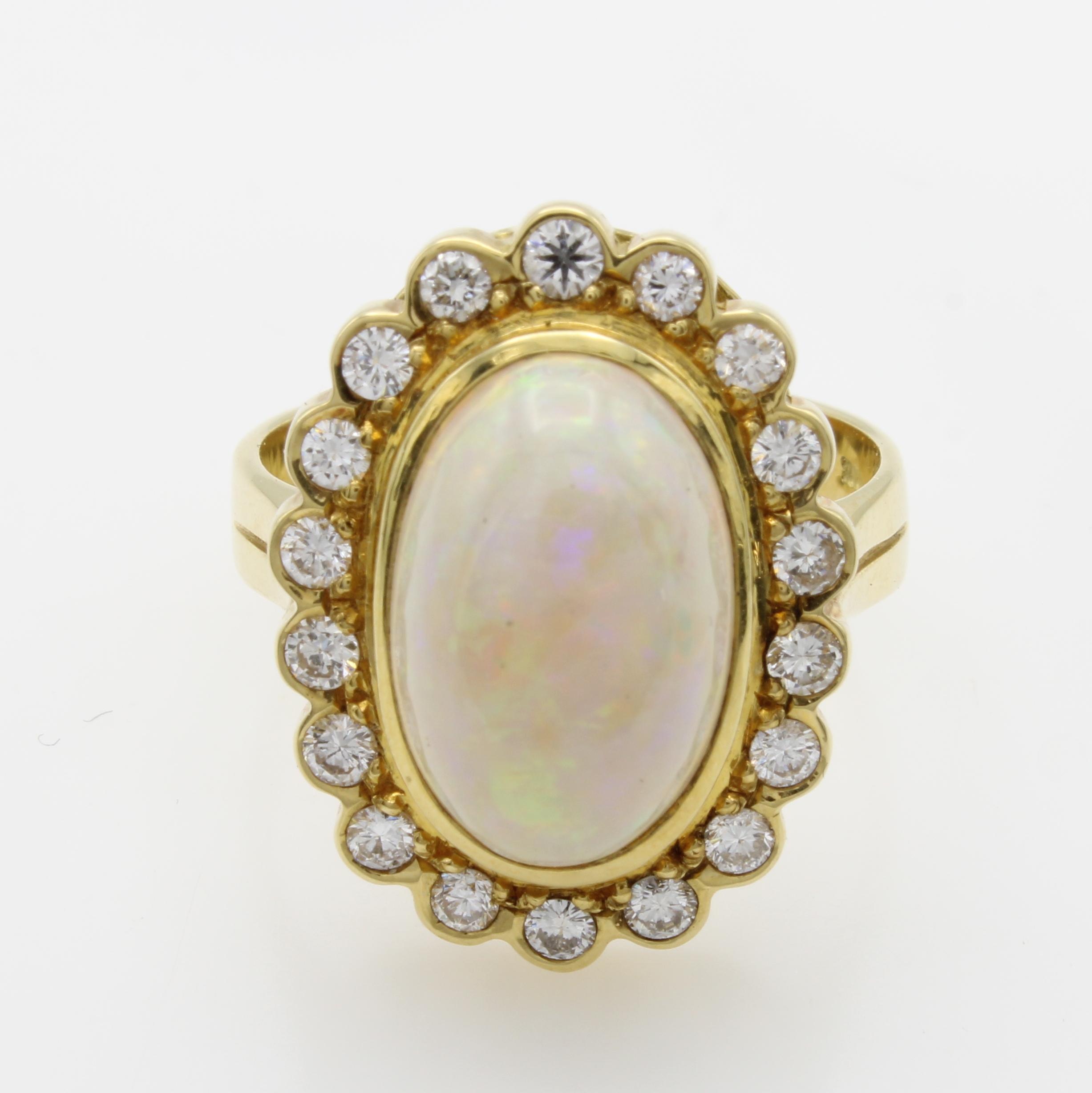 Image 27054844 - Ring mit Opal und Brillanten, GG 750/000, ovaler Opal ca. 5.01 ct umgeben v. Brill. zus. ...