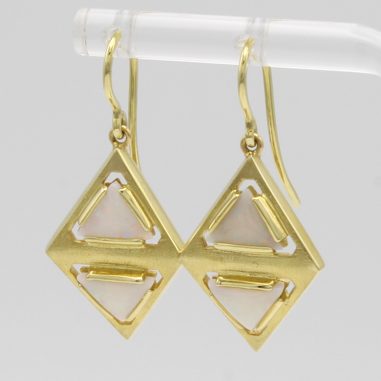 Image 27054848 - Paar Ohrhaken mit Opalen, GG 585/000, 4 dreieckige Opale zus. ca. 2 ct Schätzpreis: ...