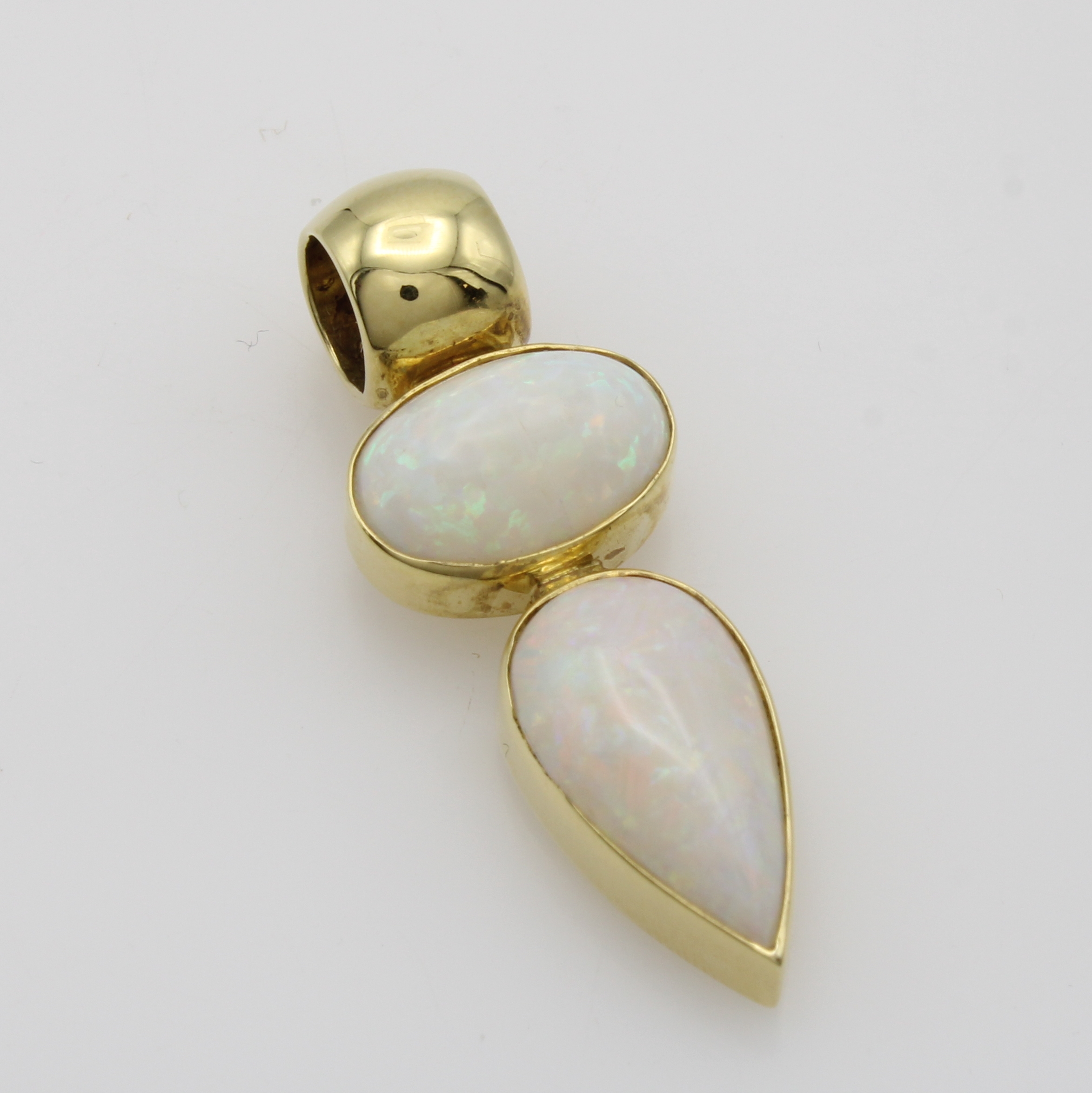 Image 27054849 - Anhänger mit Opalen, GG 585/000, ovaler u. tropfenf. Opal zus. ca. 3.5 ct Schätzpreis: ...