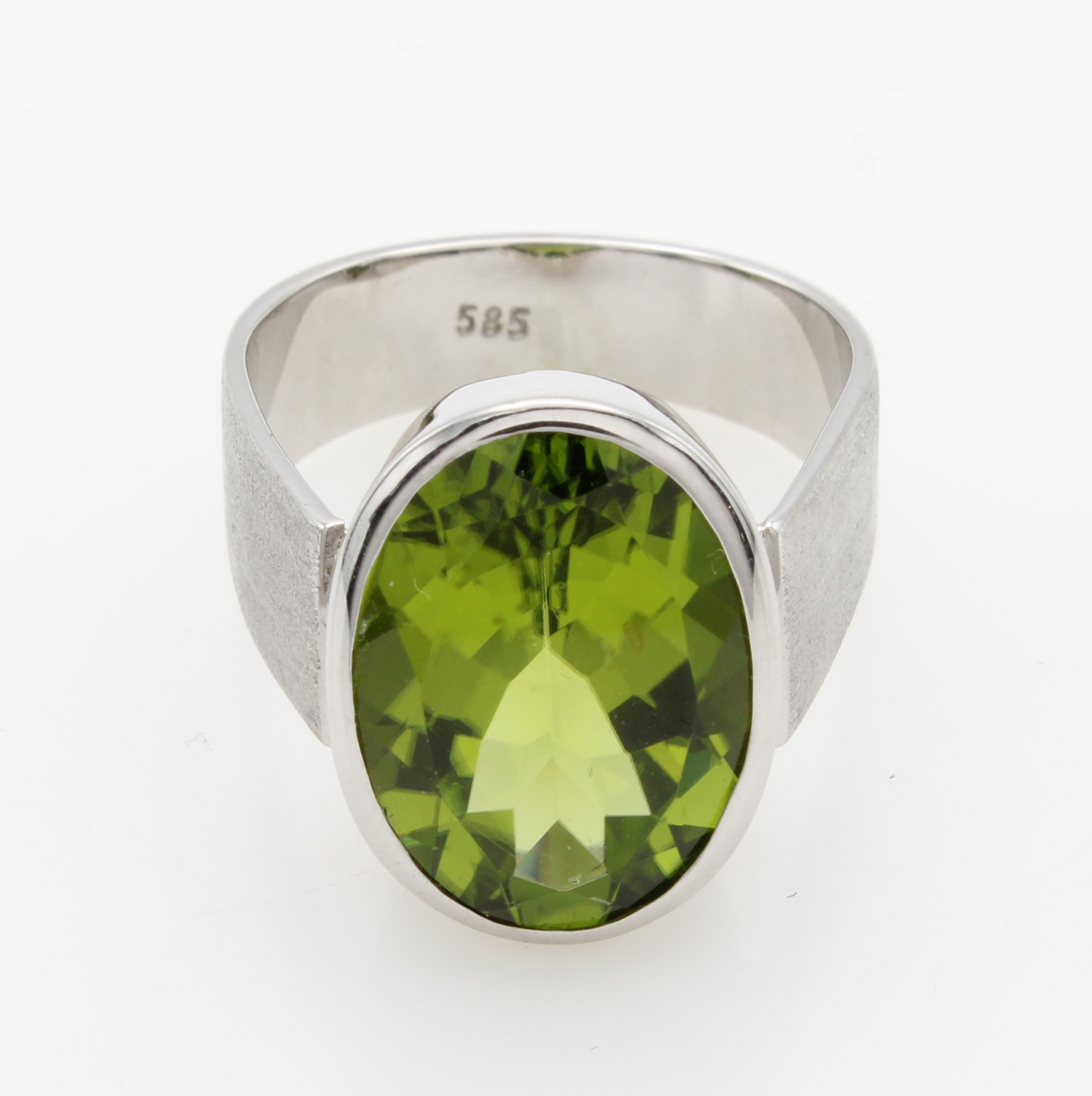 Image 27054879 - Ring mit Peridot, WG 585/000, z.T. matt., ovaler Peridot 8.76 ct, RW ca. 57 ...