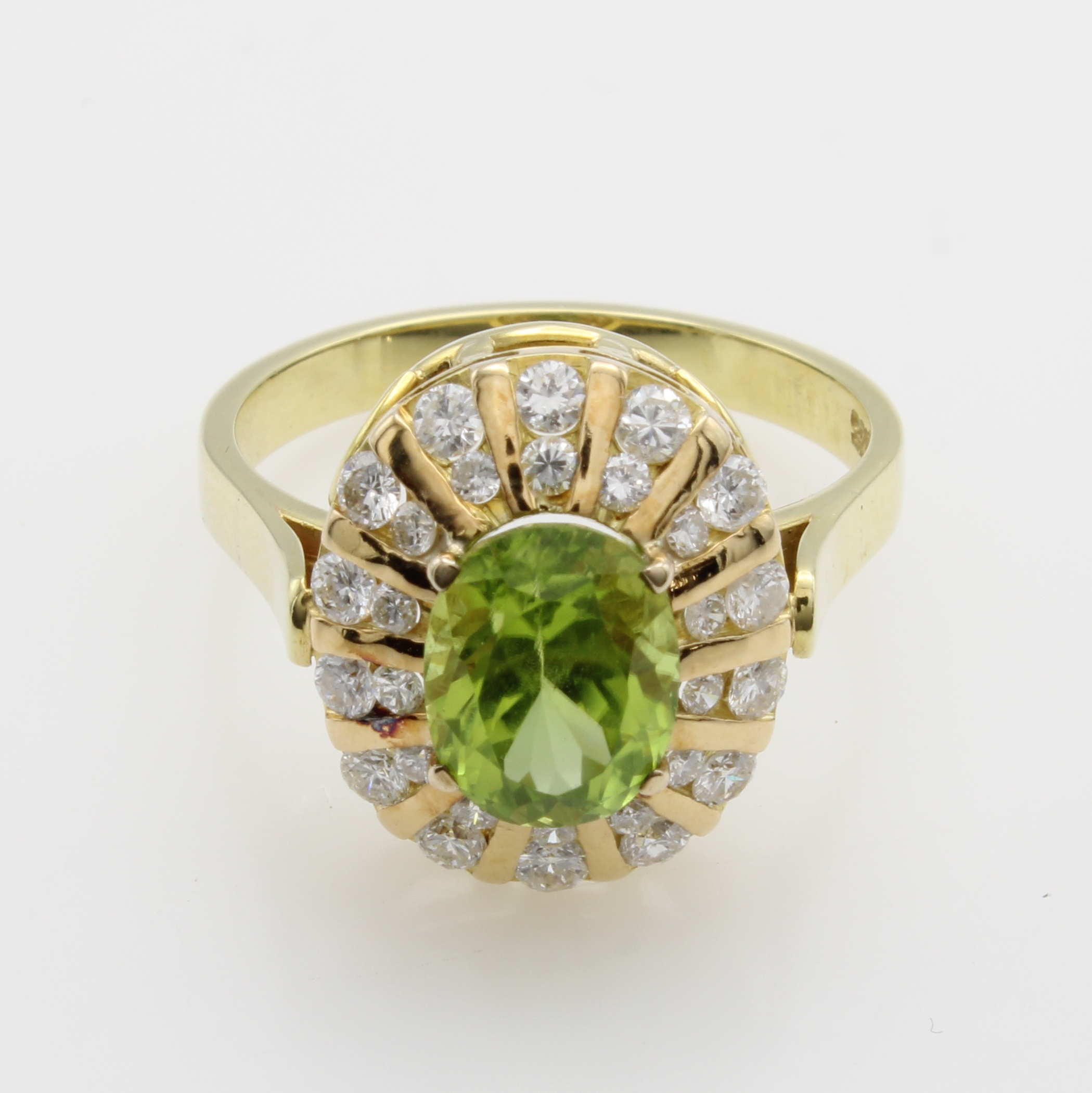 Image 27054881 - Ring mit Peridot und Brillanten, GG 585/000, ovaler Peridot ca. 2.45 ct, Brill. in 2 ...