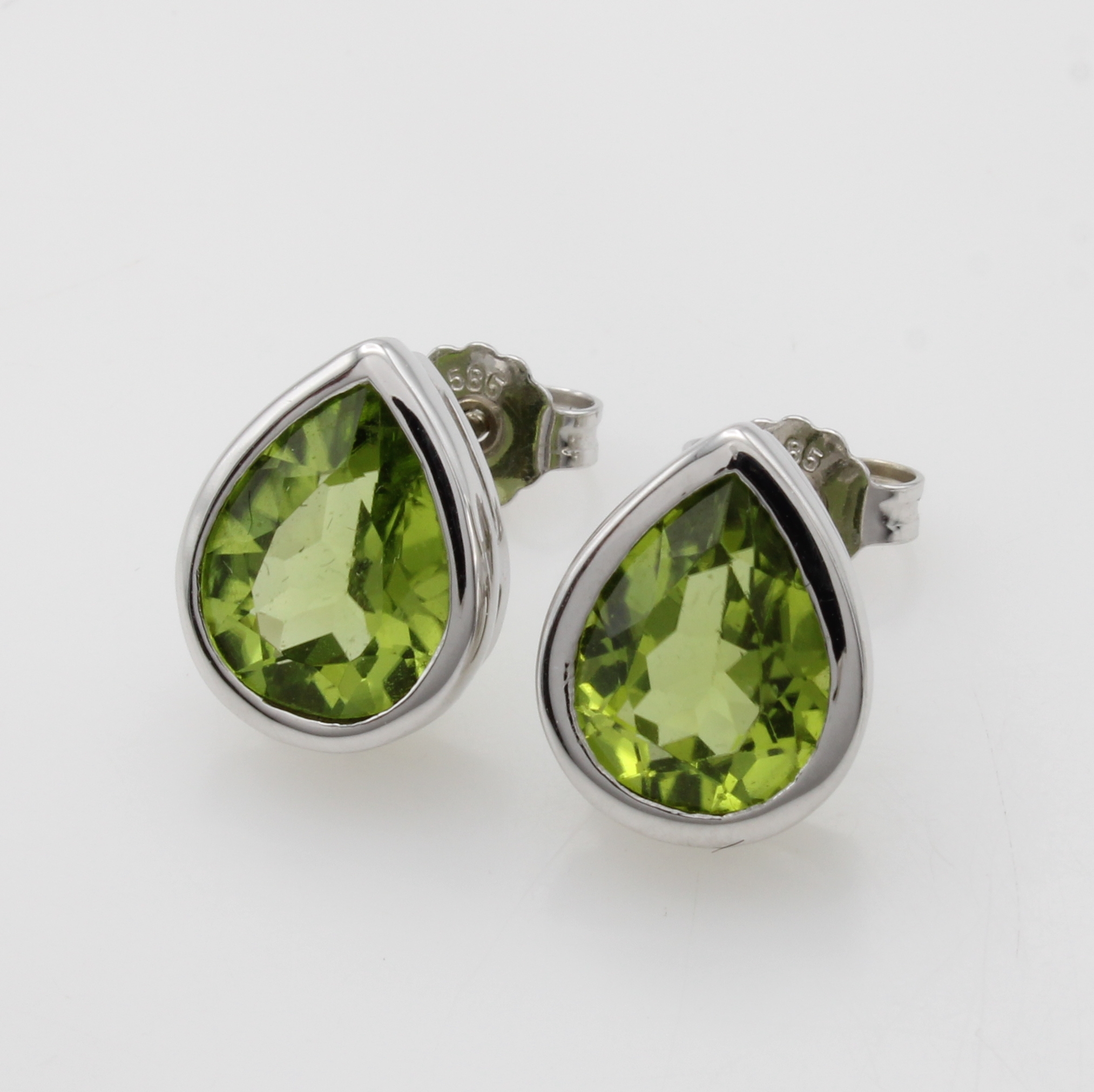 Image 27054883 - Paar Ohrstecker mit Peridots, WG 585/000, 2 Peridots in glatten Fassungen zus. ca. 4.5 ...
