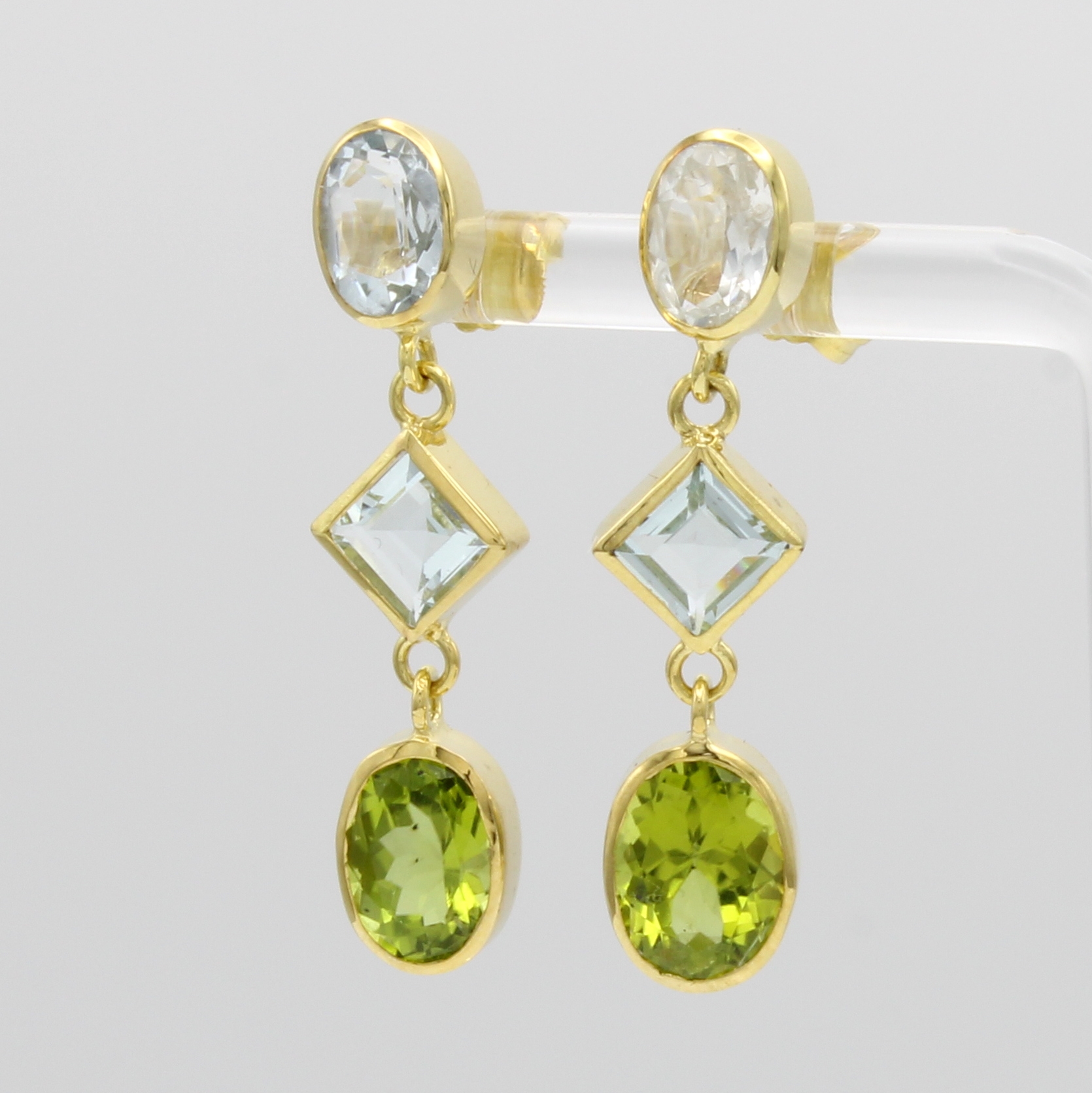 Image 27054887 - Paar Ohrgehänge mit Farbsteinen, GG 585/000, 4 Aquam. zus. ca. 4 ct, 2 Peridots zus. ...