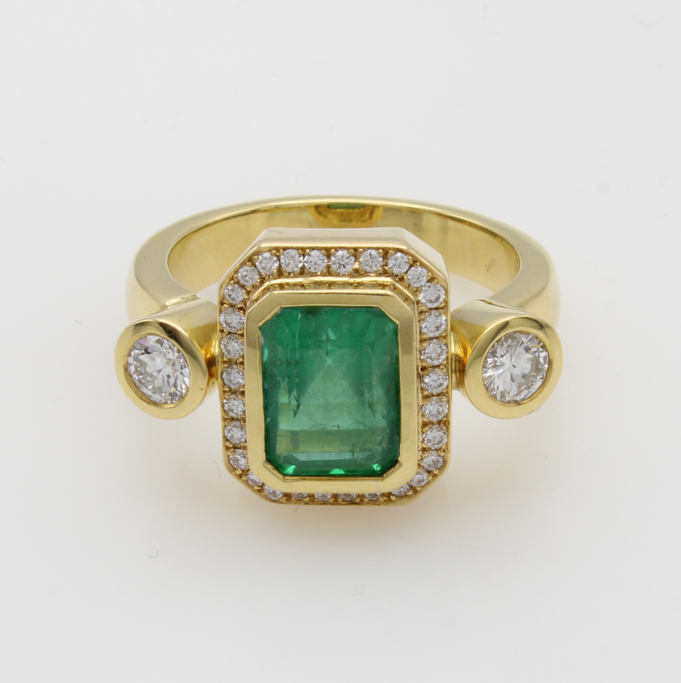 Image 27054891 - Ring mit Smaragd und Brillanten, GG 750/000, achteckiger Smaragd ca. 3.22 ct, 2 ...