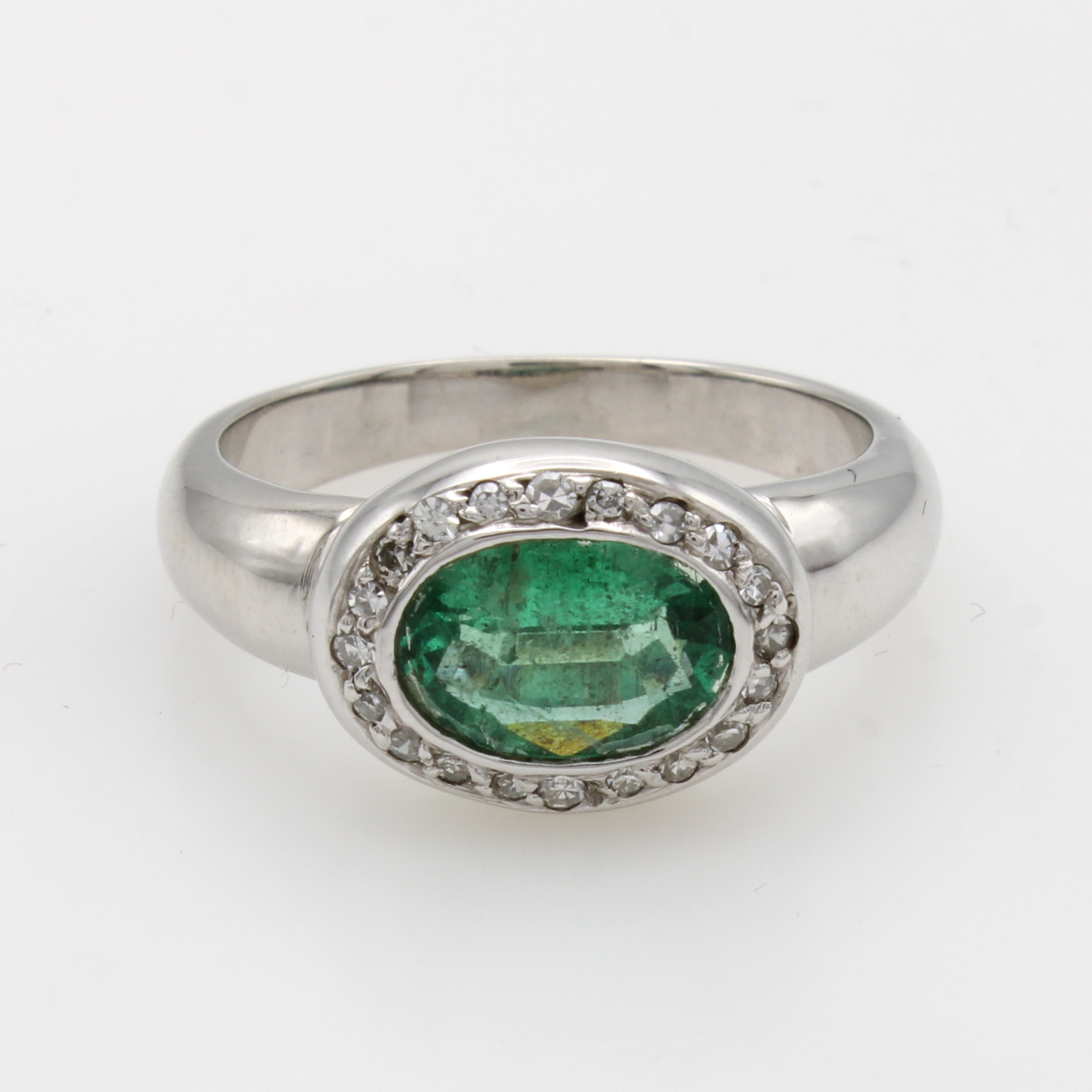 Image 27054894 - Ring mit Smaragd und Diamanten, WG 585/000, ovaler Smaragd ca. 1.38 ct umgeben v. Diam. ...