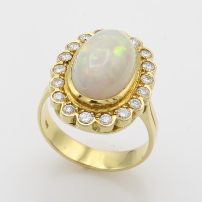 27054844a - Ring mit Opal und Brillanten, GG 750/000, ovaler Opal ca. 5.01 ct umgeben v. Brill. zus. ...