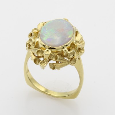 27054845a - Ring mit Opal, GG 585/000, Opal in barocker Fassung ca. 4 ct, RW ca. 55 Schätzpreis: ...