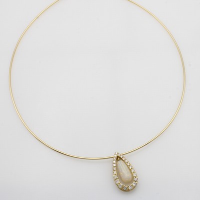 27054852a - Anhänger mit Opal und Brillanten an Omegareif, GG 585/000, Reif 750/000, Opalpampel ...