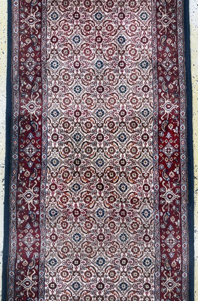 27054866b - Mud, Persien, Ende 20.Jhd, Wolle auf Baumwolle, ca. 380 x 80 cm, Reinigungsbedürftig, ...